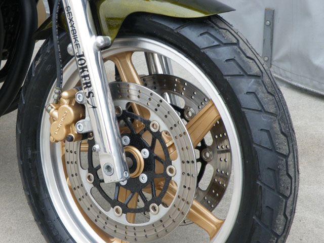 KAWASAKI　ゼファー400χ
(ZⅡ仕様/ノーマルタンク加工ZⅡレプリカ）
イエローボール