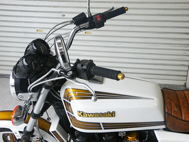 KAWASAKIゼファー400χ/FX仕様
E4仕様パールホワイトカスタム
